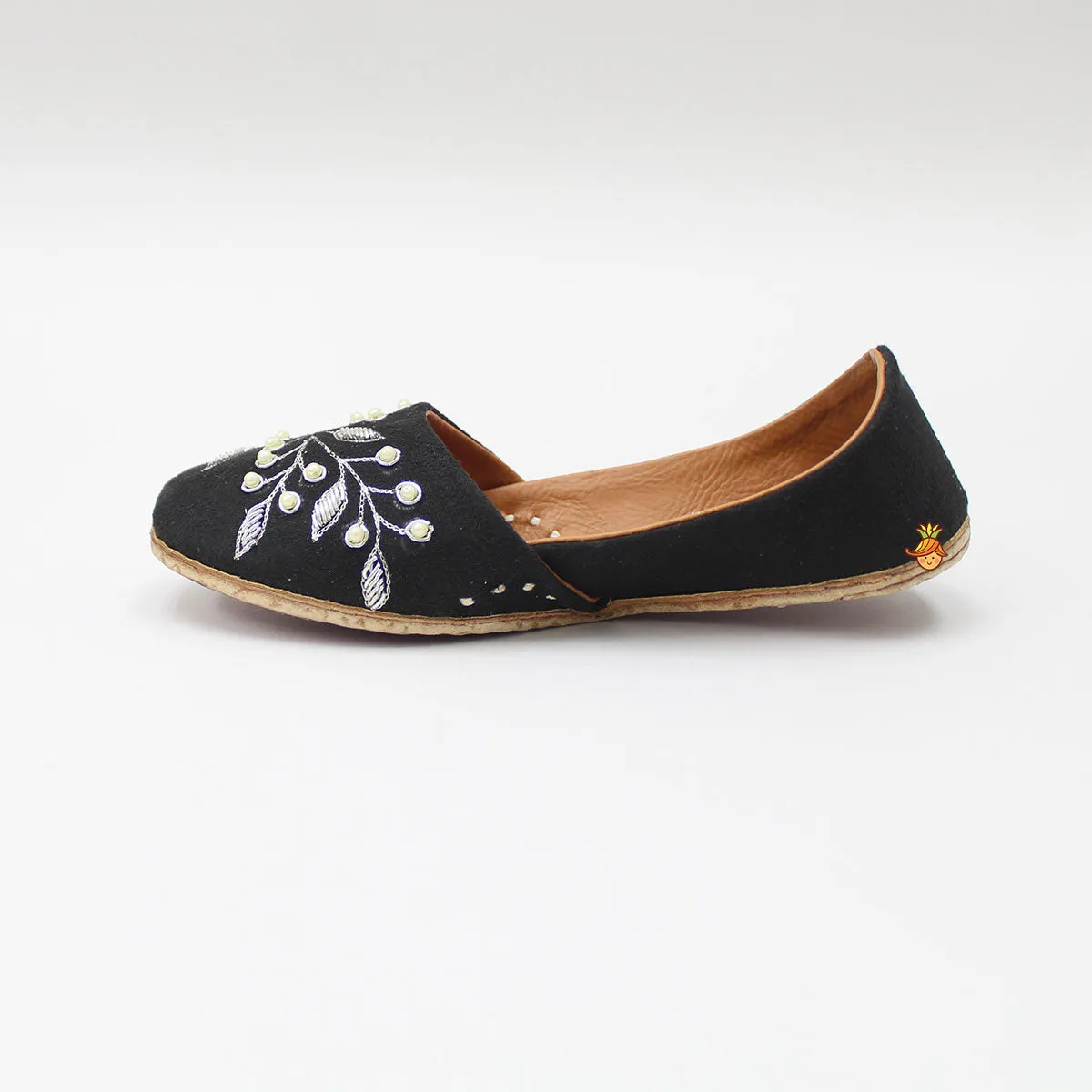 Zardozi Embroidered Pearl Jutti